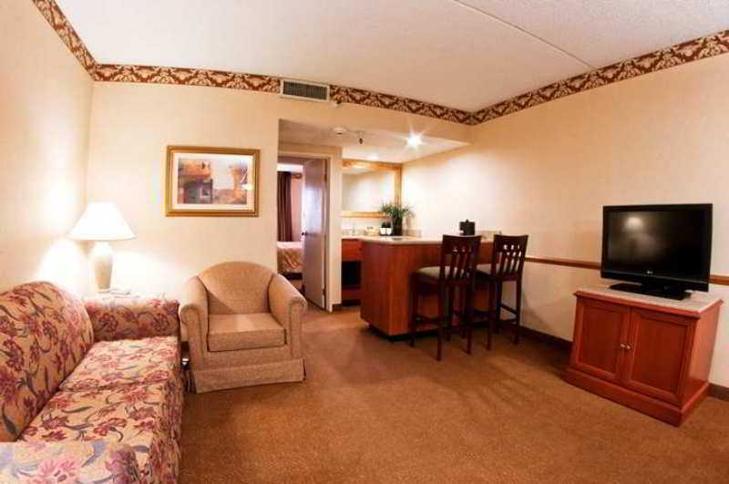 Embassy Suites By Hilton Denver Central Park Exterior photo
